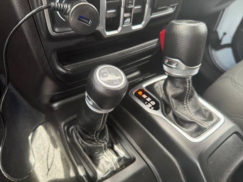 Used 2022 Jeep Wrangler Unlimited Sahara w/ LED Lighting Group AWD/4WD image 23