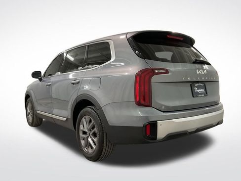Used 2023 Kia Telluride LX FWD image 2