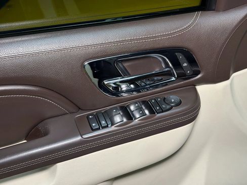 Used 2012 Cadillac Escalade Platinum image 37