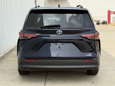 Used 2021 Toyota Sienna LE FWD image 5