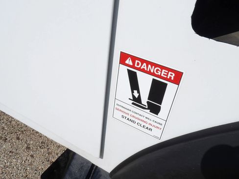 Used 2007 Ford F550 2WD Regular Cab Super Duty image 31