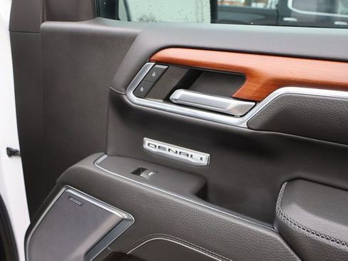Used 2023 GMC Sierra 1500 Denali w/ Technology Package image 9