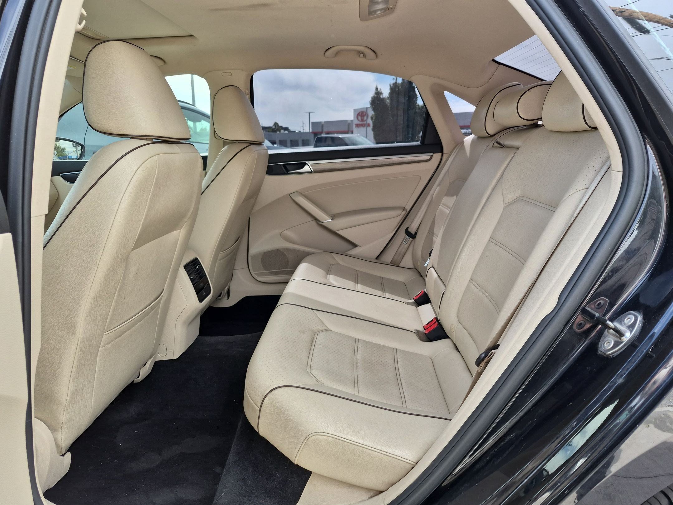 Used 2018 Volkswagen Passat 2.0T SE FWD image 26