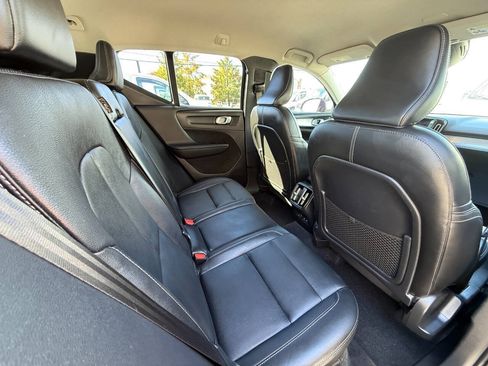 Used 2021 Volvo XC40 T5 Momentum AWD/4WD image 9