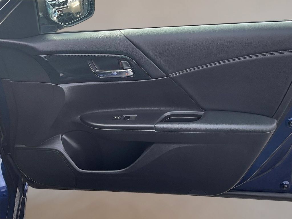 Used 2015 Honda Accord Sport image 25
