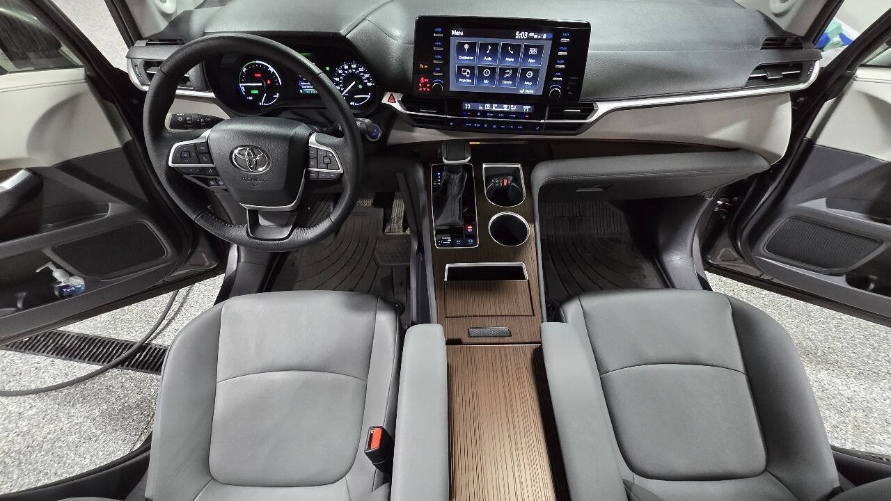 Used 2024 Toyota Sienna XLE w/ XLE Plus Package AWD/4WD image 27