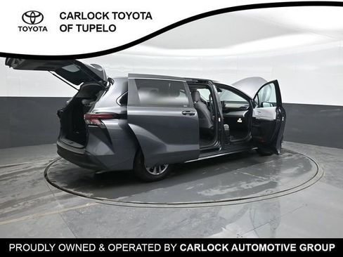 Used 2025 Toyota Sienna LE image 46