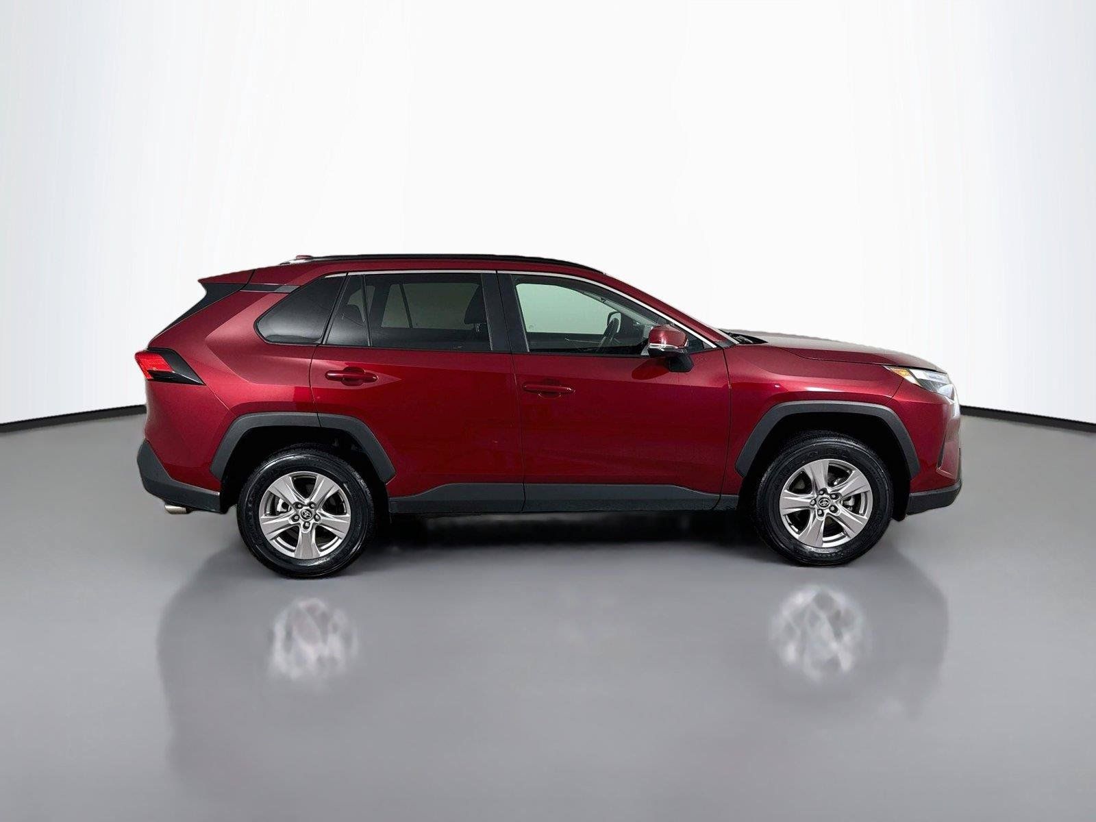Used 2025 Toyota RAV4 XLE AWD/4WD image 16