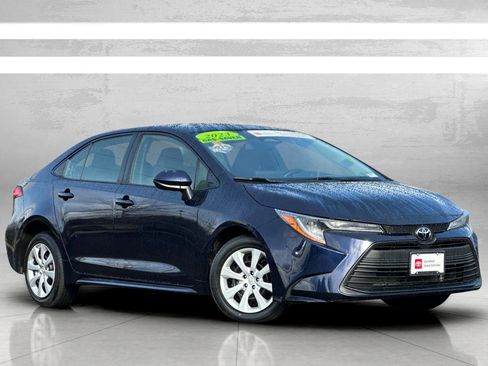 Used 2023 Toyota Corolla LE image 2