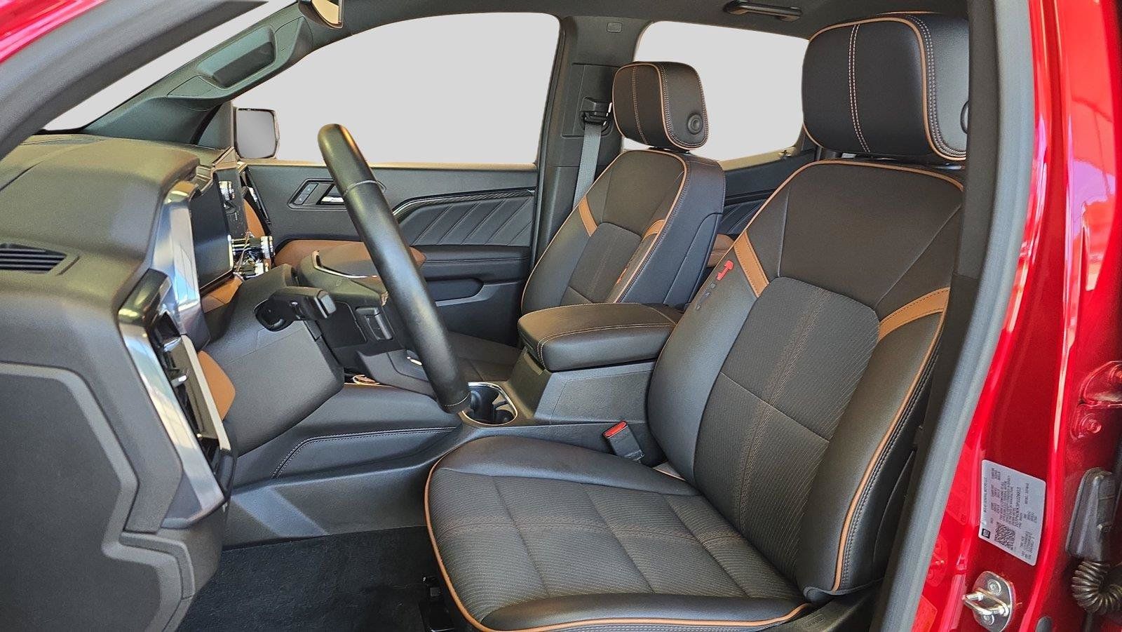 Used 2023 GMC Canyon AT4 w/ Canyon Safety Plus Package AWD/4WD image 11