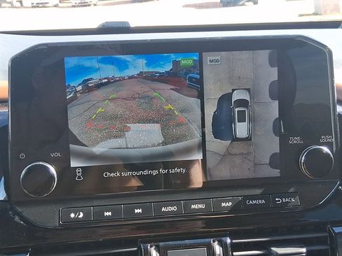 Used 2023 Nissan Pathfinder Platinum image 19