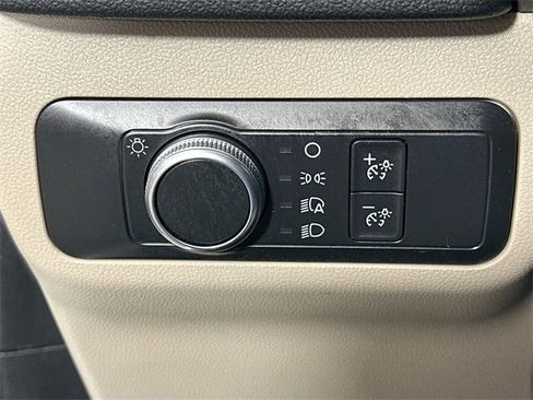 Used 2020 Ford Escape SE image 21