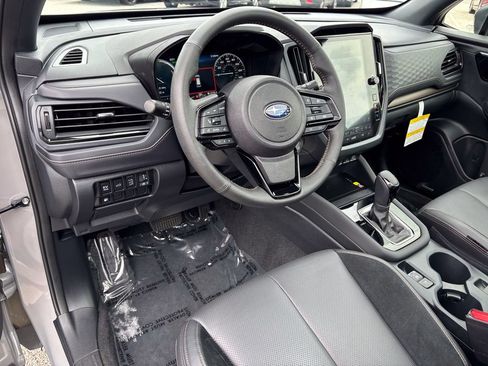 Used 2025 Subaru Forester Touring AWD/4WD image 18