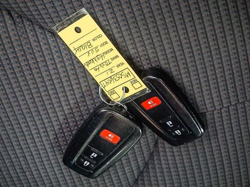 Used 2021 Toyota Highlander L FWD image 22