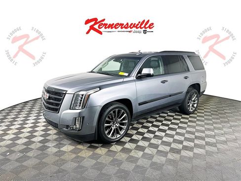 Used 2019 Cadillac Escalade Premium Luxury w/ Escalade Sport Edition image 3