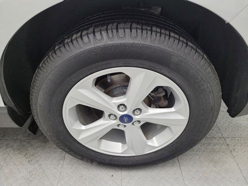 Used 2018 Ford Edge SE image 31