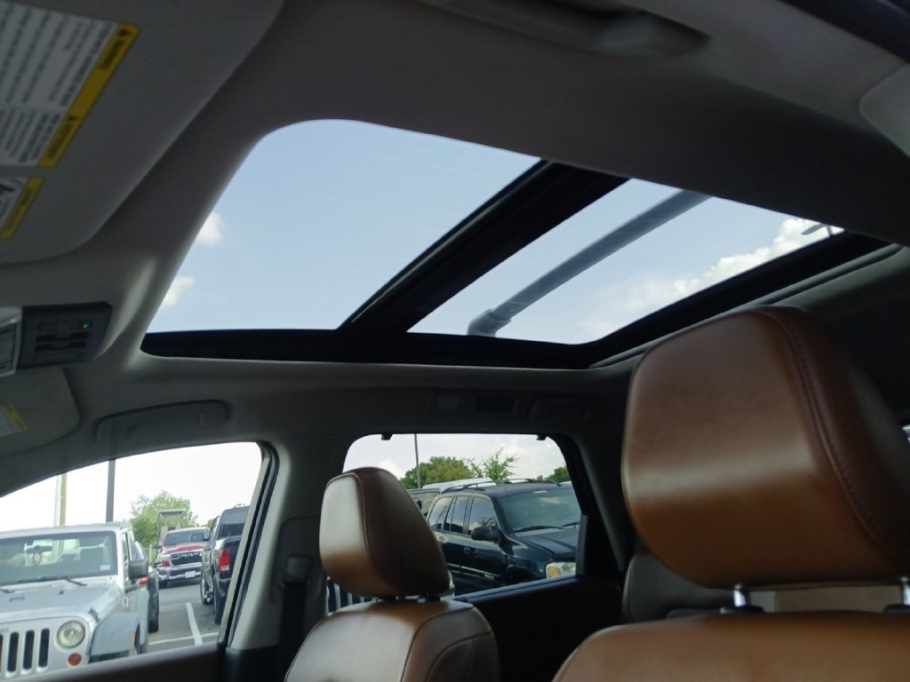 Used 2023 Nissan Pathfinder Platinum w/ Cargo Package FWD image 7
