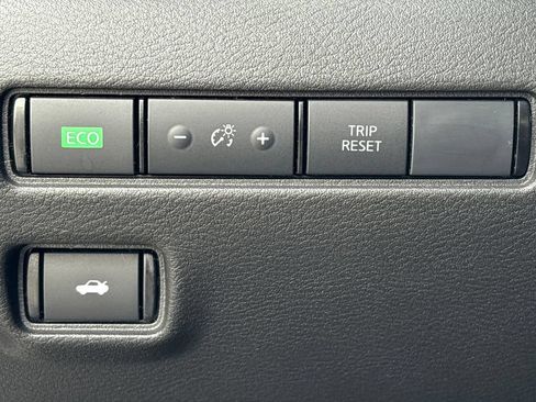 Used 2025 Nissan Sentra SV FWD image 10