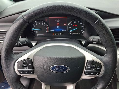 Used 2022 Ford Explorer XLT w/ Equipment Group 202A AWD/4WD image 18