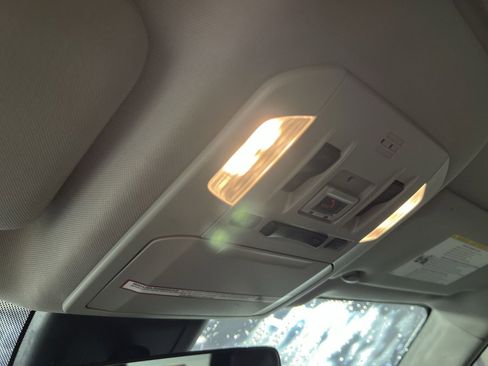 Used 2021 Toyota Highlander XLE image 35