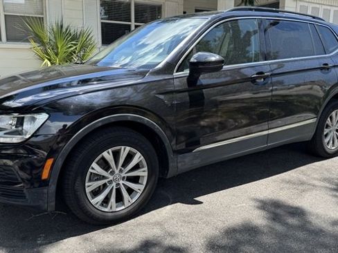 Used 2018 Volkswagen Tiguan SE w/ 3rd Row Seat Package AWD/4WD image 2