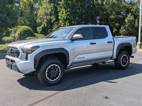 Used 2024 Toyota Tacoma TRD Off-Road AWD/4WD image 5