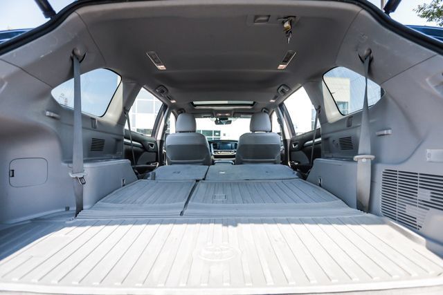Used 2017 Toyota Highlander XLE AWD/4WD image 62