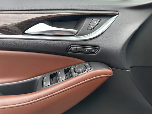 Used 2021 Buick Enclave Avenir image 25