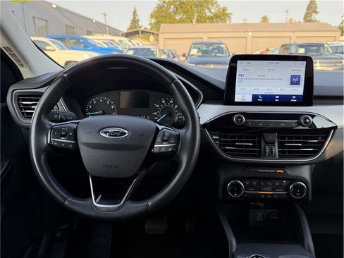 Used 2022 Ford Escape SEL image 19