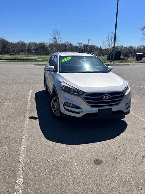 Used 2017 Hyundai Tucson SE w/ SE Popular Package 02 AWD/4WD image 1