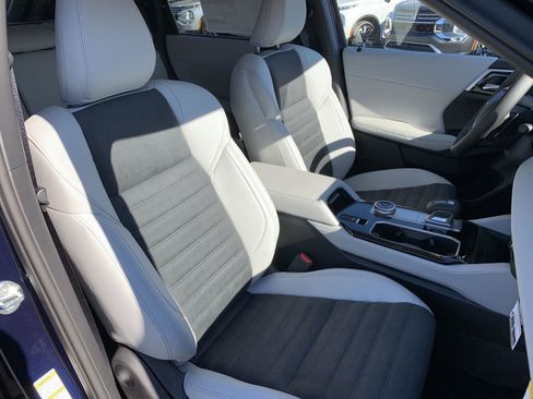 New 2025 Mitsubishi Outlander SE image 21