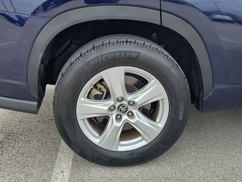 Used 2023 Toyota Highlander LE image 7