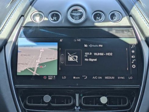 Used 2021 Aston Martin DBX AWD/4WD image 18
