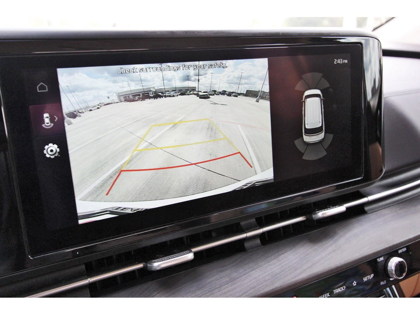 Used 2024 Kia Carnival EX FWD image 28
