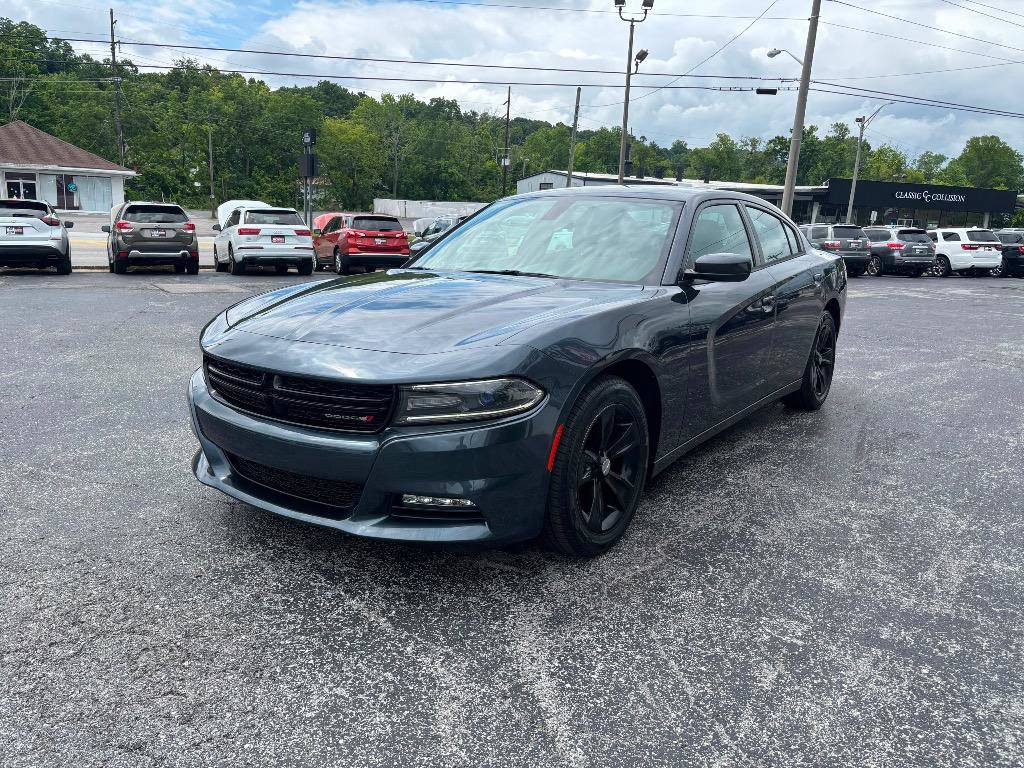 Used 2016 Dodge Charger SXT w/ Navigation & Travel Group RWD image 4