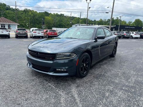 Used 2016 Dodge Charger SXT w/ Navigation & Travel Group RWD image 4