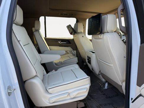 New 2026 GMC Yukon XL Denali w/ Denali Reserve Package image 18
