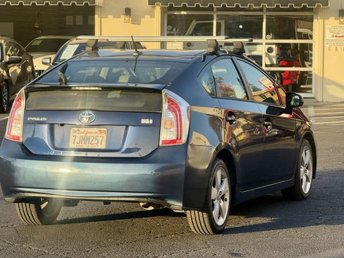 Used 2015 Toyota Prius Five FWD image 7