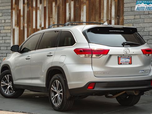 Used 2019 Toyota Highlander Plus AWD/4WD image 4