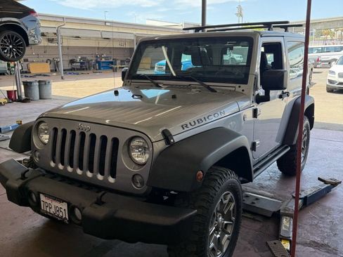 Used 2016 Jeep Wrangler Rubicon w/ Power Convenience Group AWD/4WD image 7