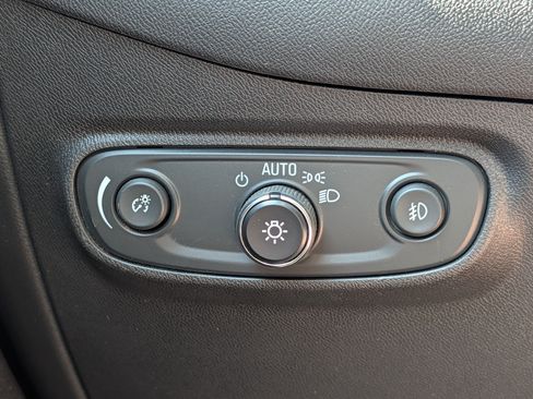 Used 2020 Chevrolet Equinox LT FWD image 16