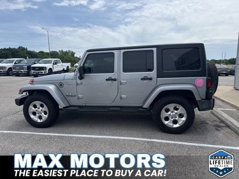 Used 2016 Jeep Wrangler Unlimited Sahara w/ Connectivity Group AWD/4WD image 13