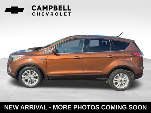Used 2017 Ford Escape SE FWD image 2