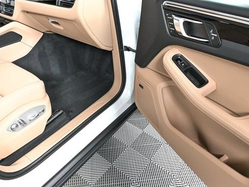 Certified 2026 Porsche Macan image 26