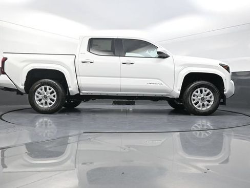 Used 2026 Toyota Tacoma SR5 AWD/4WD image 37