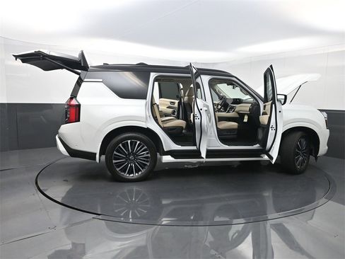 Used 2025 Nissan Armada Platinum Reserve image 43