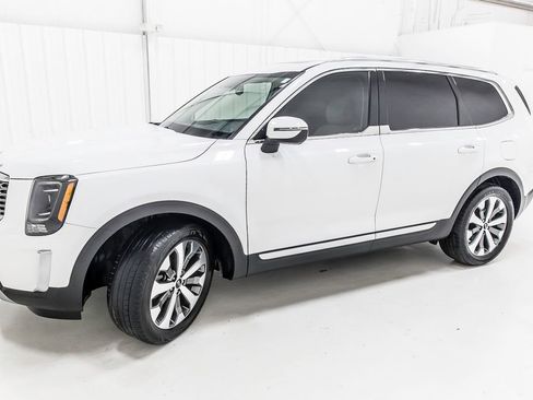 Used 2020 Kia Telluride EX w/ EX Premium Package FWD image 3