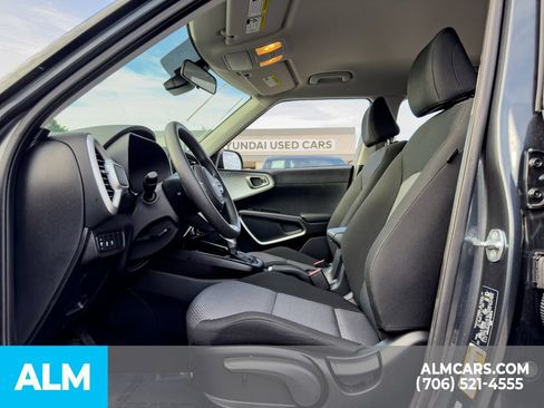Used 2025 Kia Soul LX w/ LX Technology Package FWD image 12