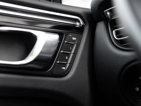 Certified 2024 Porsche Macan AWD/4WD image 18