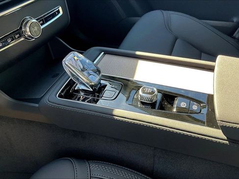 New 2026 Volvo XC90 B5 Core w/ Protection Package Premier image 21